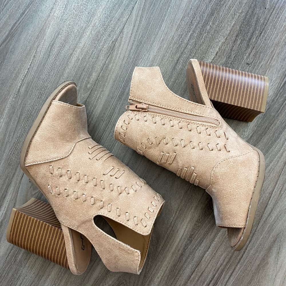 Vici open toe beige booties